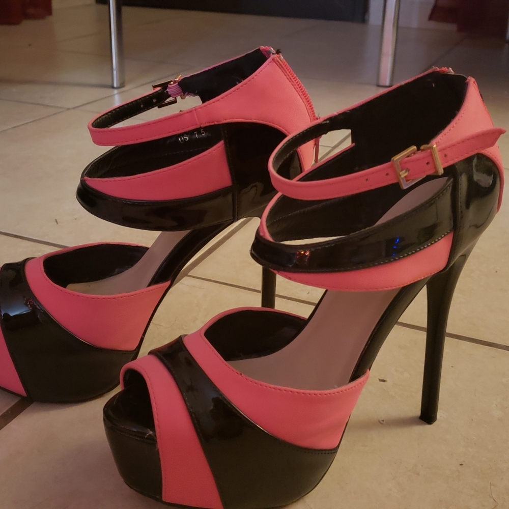 Shoes - Picture 3 of 8